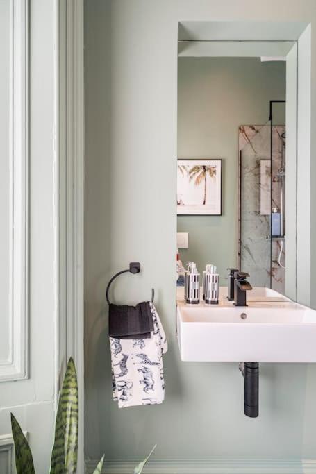 Boutique Home Stay - Bliss Studio Πέισλι Εξωτερικό φωτογραφία